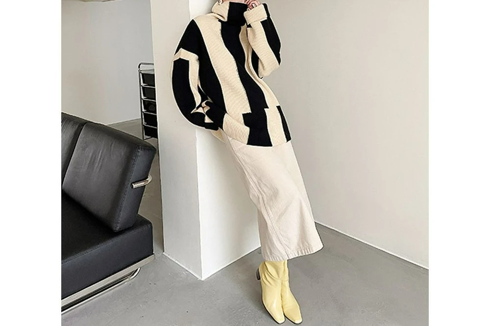 2025 Autumn and Winter High Neck Pullover Black and White Striped Sweater Women's Jacket Knitted Top Thick
2025 Autumn and Winter High Neck Pullover Black and White Striped Sweater Women's Jacket Knitted Top Thick