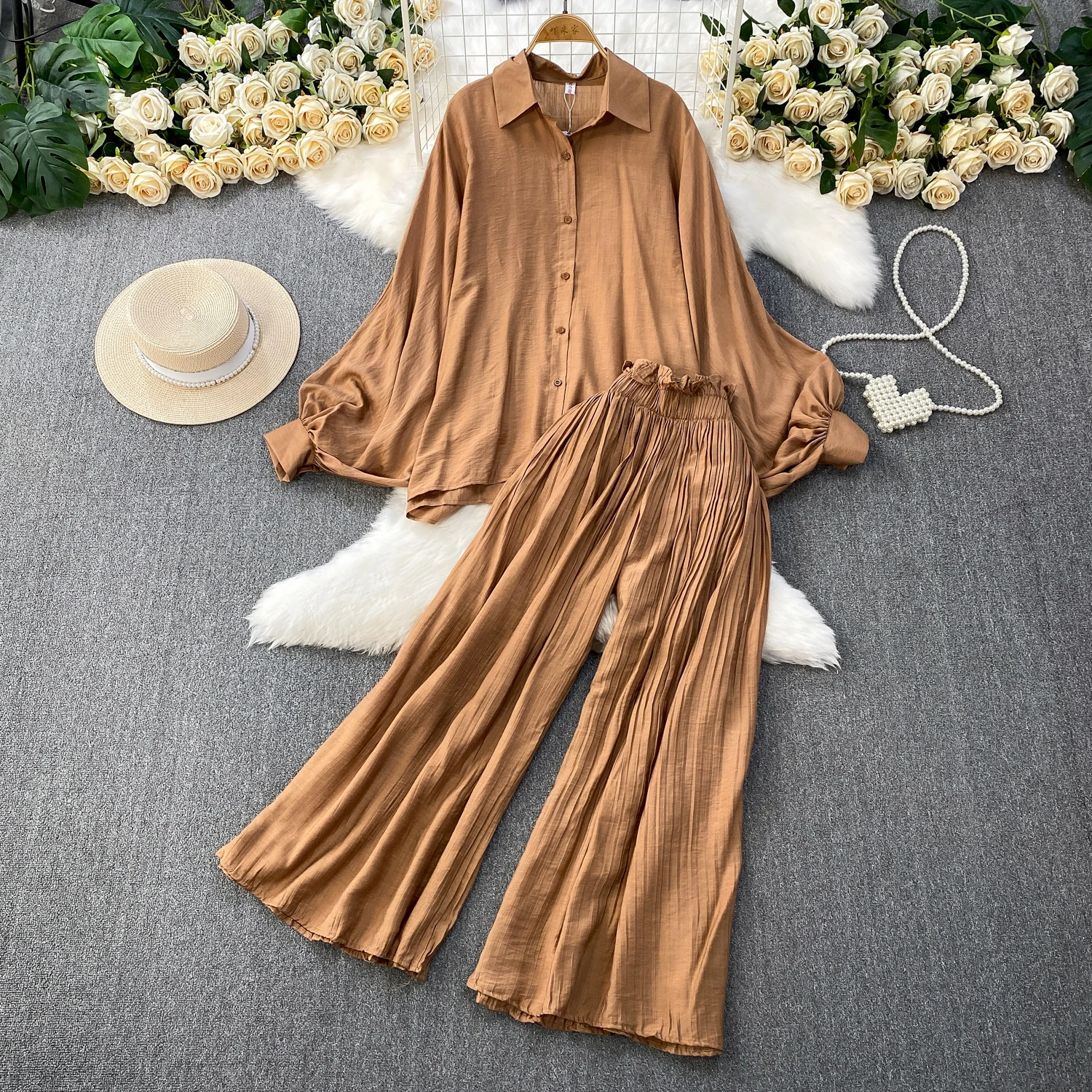 Женские новые модные повседневные осенние комплекты из 2 предметов, топы с отложным воротником и рукавами-фонариками + широкие длинные брюки, женские однотонные свободные наряды
Женские новые модные повседневные осенние комплекты из 2 предметов, топы с отложным воротником и рукавами-фонариками + широкие длинные брюки, женские однотонные свободные наряды