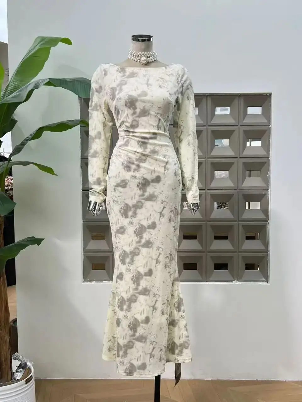 New Fashion Elegant Long Sleeve Mermaid Tie-Dye Velvet Print Women Dress Autumn Winter Party Cocktail Evening Gown Formal Attire
New Fashion Elegant Long Sleeve Mermaid Tie-Dye Velvet Print Women Dress Autumn Winter Party Cocktail Evening Gown Formal Attire