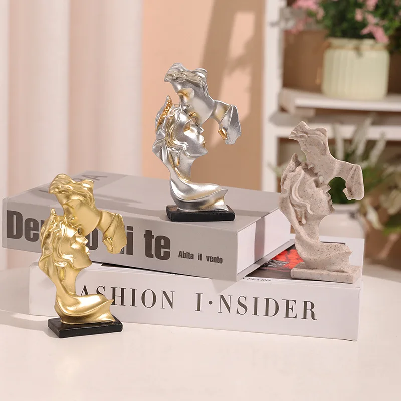 Nordic Light Luxury Mini One Kiss Deep Love Resin Small Ornaments Creative Character Couple Statue Desktop Decoration Crafts
Nordic Light Luxury Mini One Kiss Deep Love Resin Small Ornaments Creative Character Couple Statue Desktop Decoration Crafts