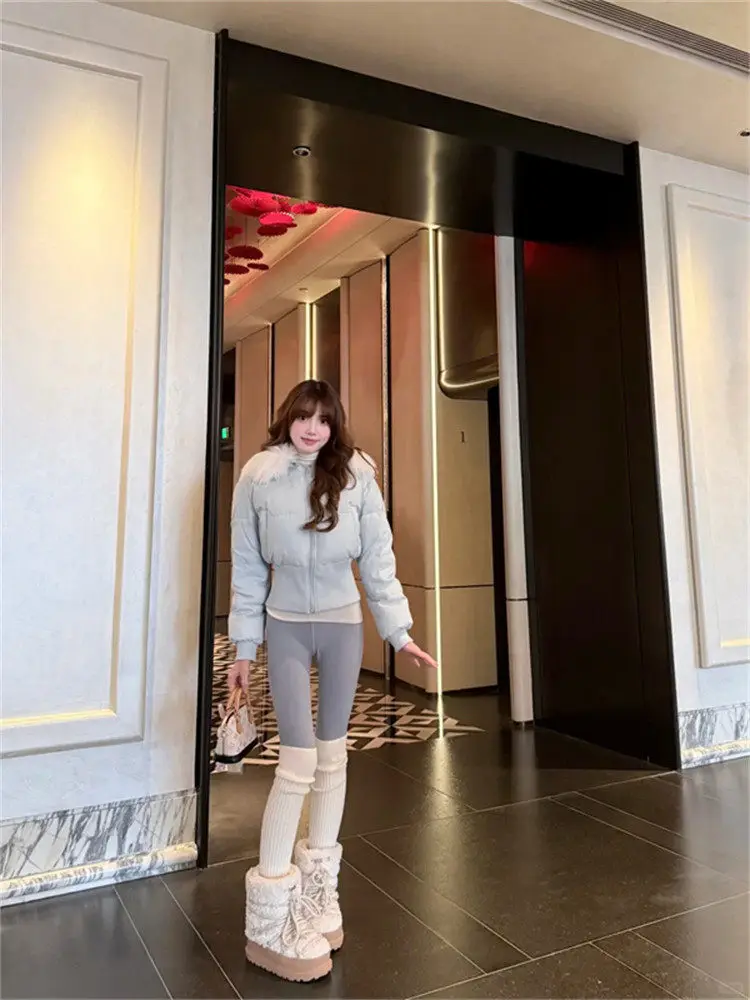 Утепленная короткая байкерская куртка для женщин: ретро-стиль, теплый воротник, кожаное пальто, зимняя верхняя одежда, универсальная, морозостойкая короткая куртка
Утепленная короткая байкерская куртка для женщин: ретро-стиль, теплый воротник, кожаное пальто, зимняя верхняя одежда, универсальная, морозостойкая короткая куртка