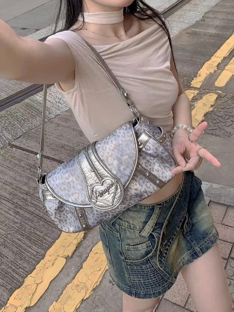 Леопардовый принт с заклепками Hert Bolsos Mujer, большая вместительная ручная сумка, женская сумка под мышками, женские сумки на плечо для женщин, подушка Bolsas
Леопардовый принт с заклепками Hert Bolsos Mujer, большая вместительная ручная сумка, женская сумка под мышками, женские сумки на плечо для женщин, подушка Bolsas