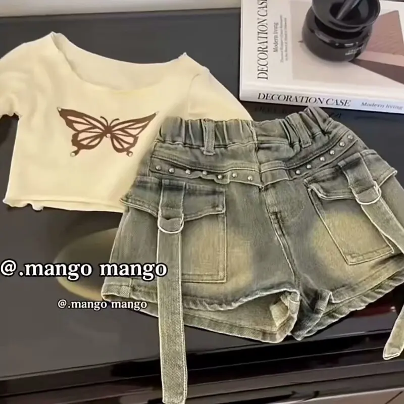 Children's Suit 2024 Summer New Girls Pure Cotton T-shirt Foreign Baby Trousers Jean Denim Shorts set Two-piece Short Suit
Children's Suit 2024 Summer New Girls Pure Cotton T-shirt Foreign Baby Trousers Jean Denim Shorts set Two-piece Short Suit