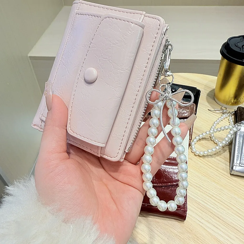 Korean Version of The New Simple and Versatile Leather Wallet with Pearl Chain Buckle Folding and Compact Student Short Wallet
Korean Version of The New Simple and Versatile Leather Wallet with Pearl Chain Buckle Folding and Compact Student Short Wallet