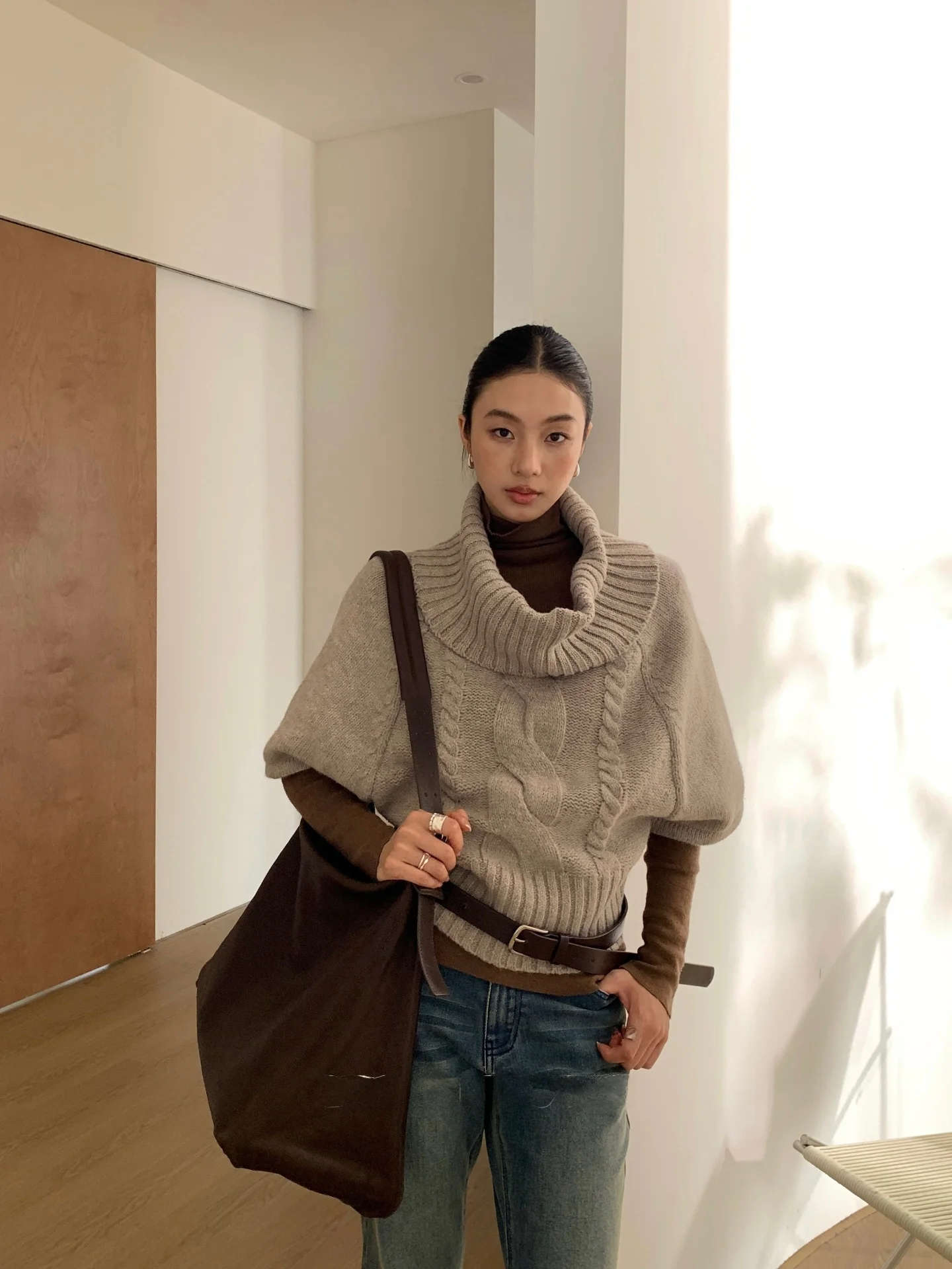 Женский свитер TCCW с высоким воротником и узором «косы», осенне-зимний, новый, универсальный, облегающий, вязаный топ для повседневной носки, свободный крой
Женский свитер TCCW с высоким воротником и узором «косы», осенне-зимний, новый, универсальный, облегающий, вязаный топ для повседневной носки, свободный крой