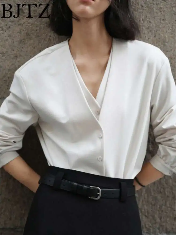 BJTZ 2025 Spring/Summer New Top French Lazy 3D Lantern Sleeves Simple V-neck Shirt Fake Two Piece Top For Women
BJTZ 2025 Spring/Summer New Top French Lazy 3D Lantern Sleeves Simple V-neck Shirt Fake Two Piece Top For Women