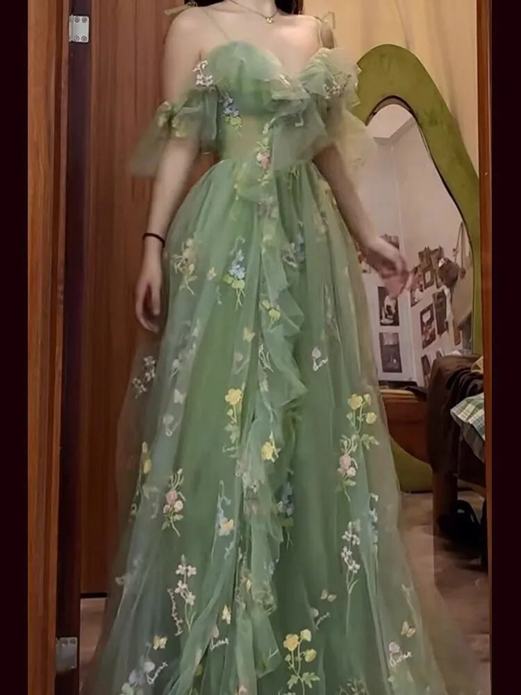 A new green light luxury and niche birthday party halter dress for coming-of-age
A new green light luxury and niche birthday party halter dress for coming-of-age