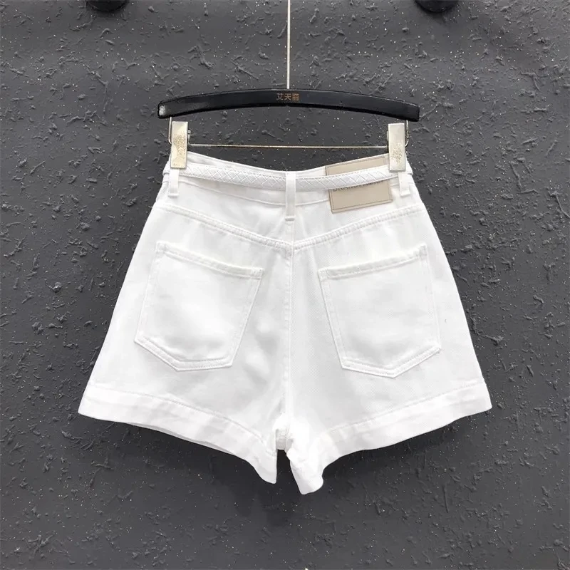 Embroidered Heavy Industry Cowboy White Shorts for Women 2026 Summer New High Waist Skinny Versatile Wide Leg Pants Hot Pants
Embroidered Heavy Industry Cowboy White Shorts for Women 2026 Summer New High Waist Skinny Versatile Wide Leg Pants Hot Pants