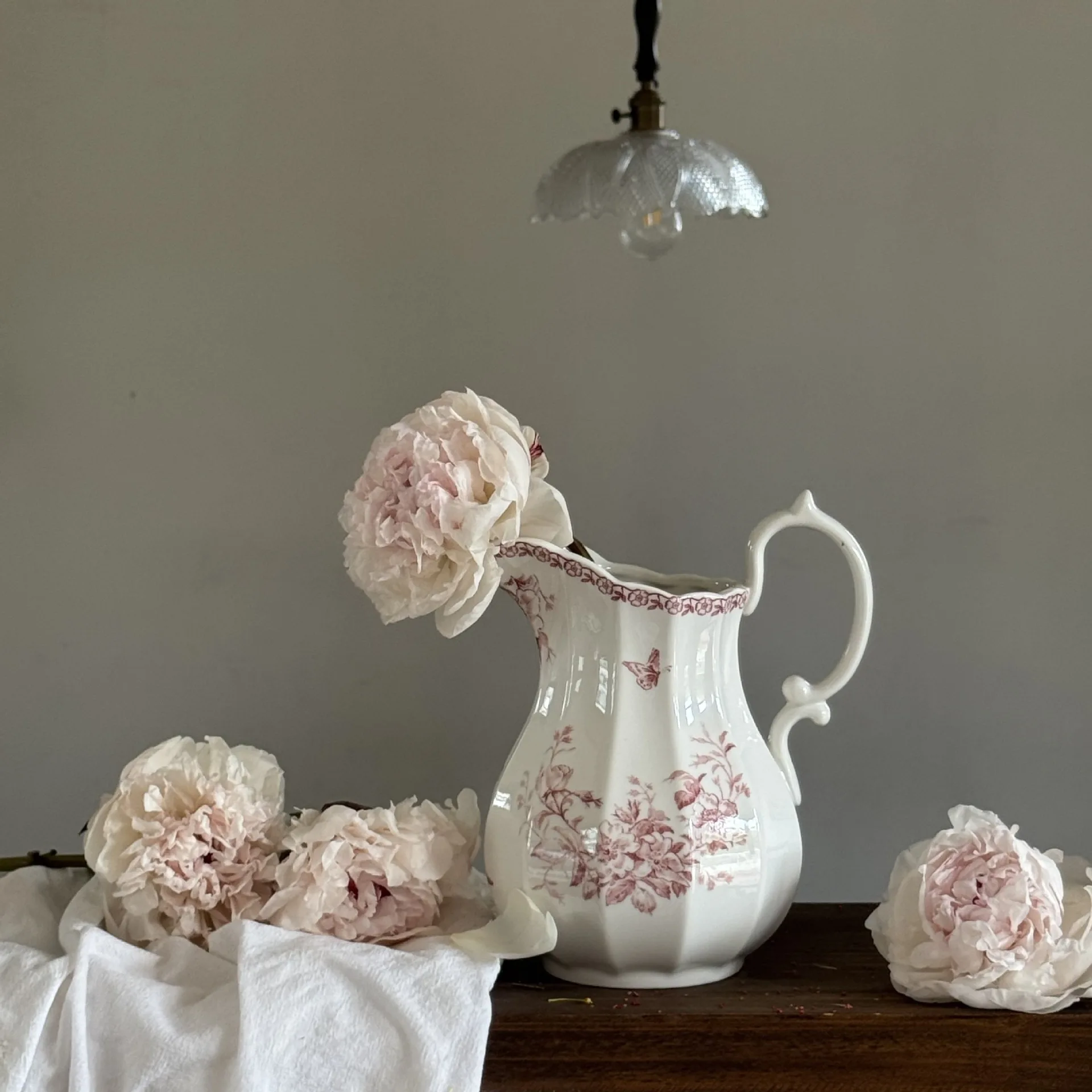 French Retro Pink Floral Ceramic Vase Vintage Butterfly Flower Arrangement Living Room Foyer Decoration
French Retro Pink Floral Ceramic Vase Vintage Butterfly Flower Arrangement Living Room Foyer Decoration