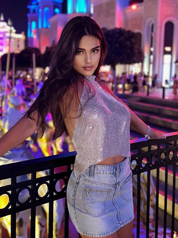 Evelyth Basic Solid Color Metal High Collar Halter Tops Sexy Backless Luminous Rhinestones Vest Fashion Spicy Girl Streetwear
Evelyth Basic Solid Color Metal High Collar Halter Tops Sexy Backless Luminous Rhinestones Vest Fashion Spicy Girl Streetwear