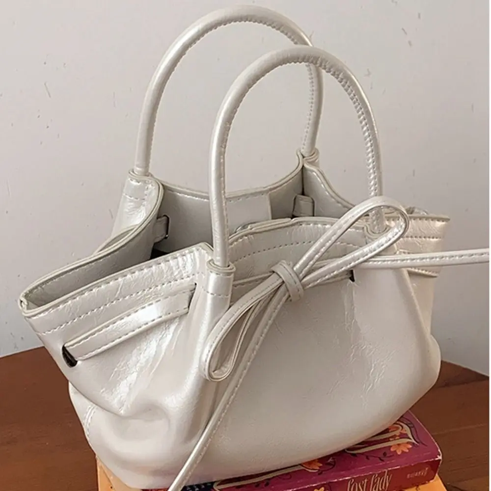 Pure Color Vegetable Basket Bag Bowkont Large Capacity Bow Shoulder Bag Women's Tote Bag Korean Style PU Leather Bucket Bag
Pure Color Vegetable Basket Bag Bowkont Large Capacity Bow Shoulder Bag Women's Tote Bag Korean Style PU Leather Bucket Bag
