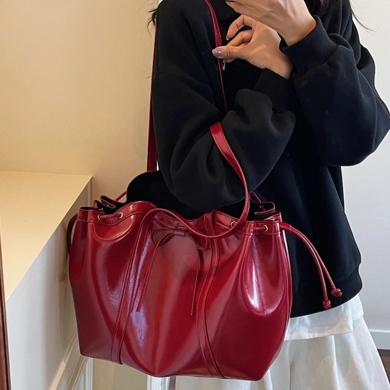 Новинка 2025 года, зимняя женская сумка через плечо, винтажная сумка для путешествий, пешего туризма, кемпинга, сумка через плечо, сумка для покупок на короткие расстояния
Новинка 2025 года, зимняя женская сумка через плечо, винтажная сумка для путешествий, пешего туризма, кемпинга, сумка через плечо, сумка для покупок на короткие расстояния