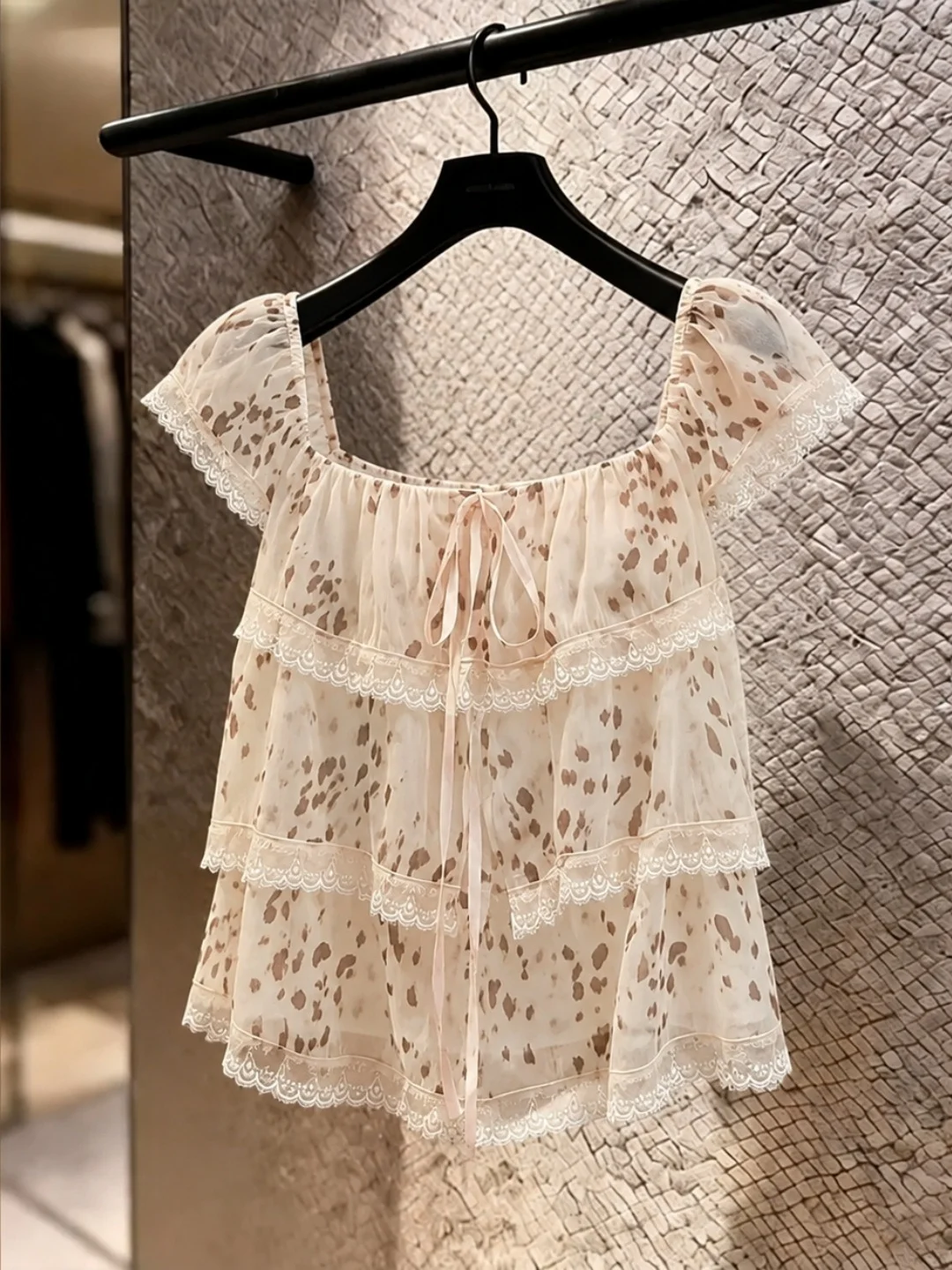 2026 Summer Fashionable Leopard Print Shirt Slimming Commute Versatile Design Lace Top Korean Style Straight Cut Silk Women's...
2026 Summer Fashionable Leopard Print Shirt Slimming Commute Versatile Design Lace Top Korean Style Straight Cut Silk Women's...
