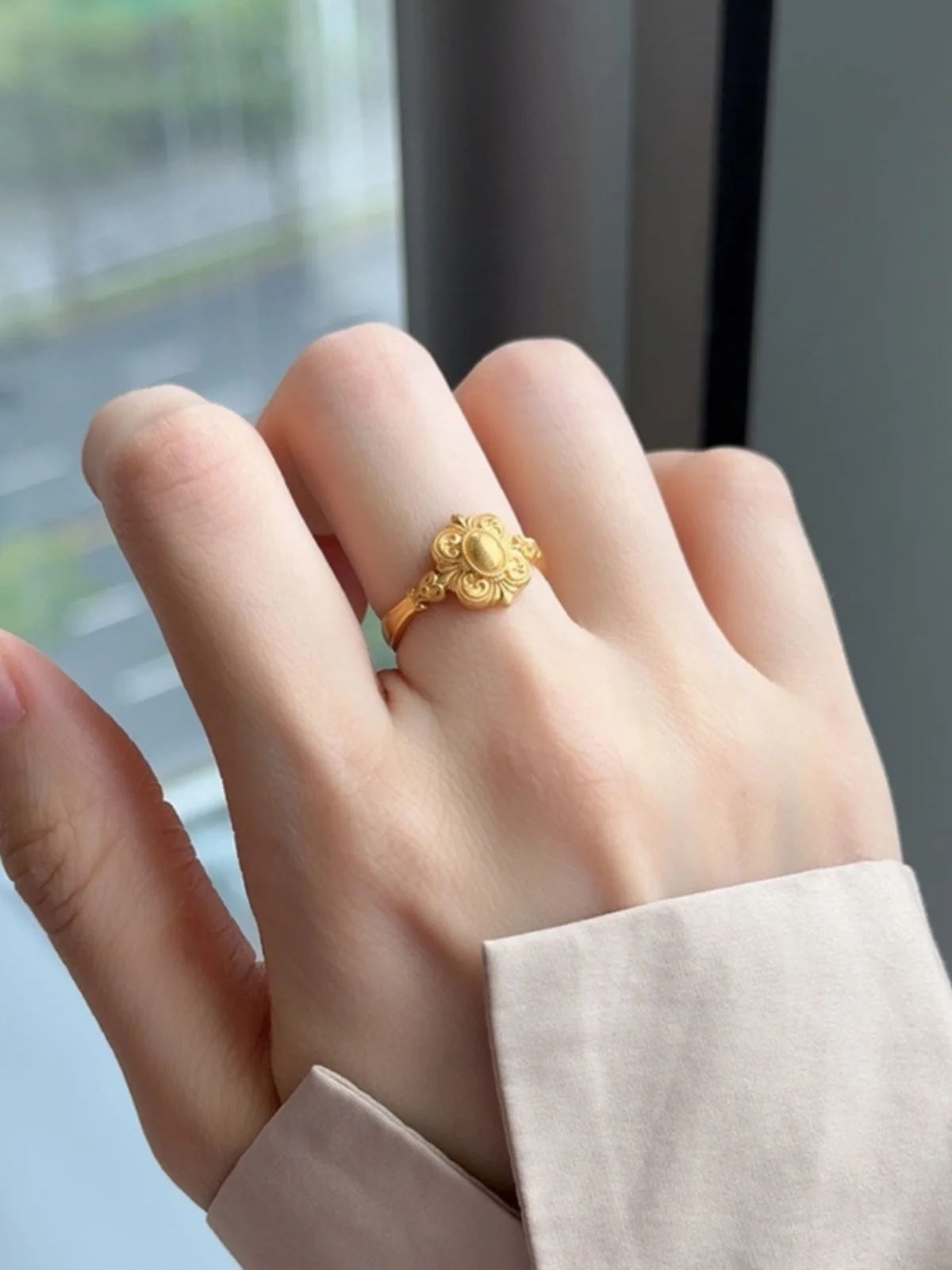 Новое китайское роскошное раздвижное кольцо Ele Baroque Le Ring, тонкое позолоченное обручальное кольцо для женщин
Новое китайское роскошное раздвижное кольцо Ele Baroque Le Ring, тонкое позолоченное обручальное кольцо для женщин