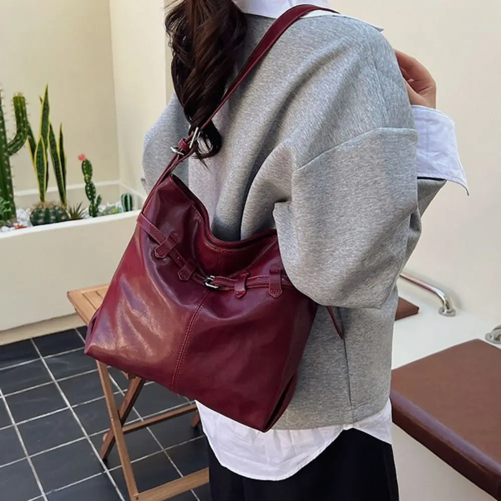 Fashion Elegant Soft Leather Tote Bag Large Capacity Lightweight Commuting Shoulder Bag Underarm Bag Belt Crossbody Bag Women
Fashion Elegant Soft Leather Tote Bag Large Capacity Lightweight Commuting Shoulder Bag Underarm Bag Belt Crossbody Bag Women