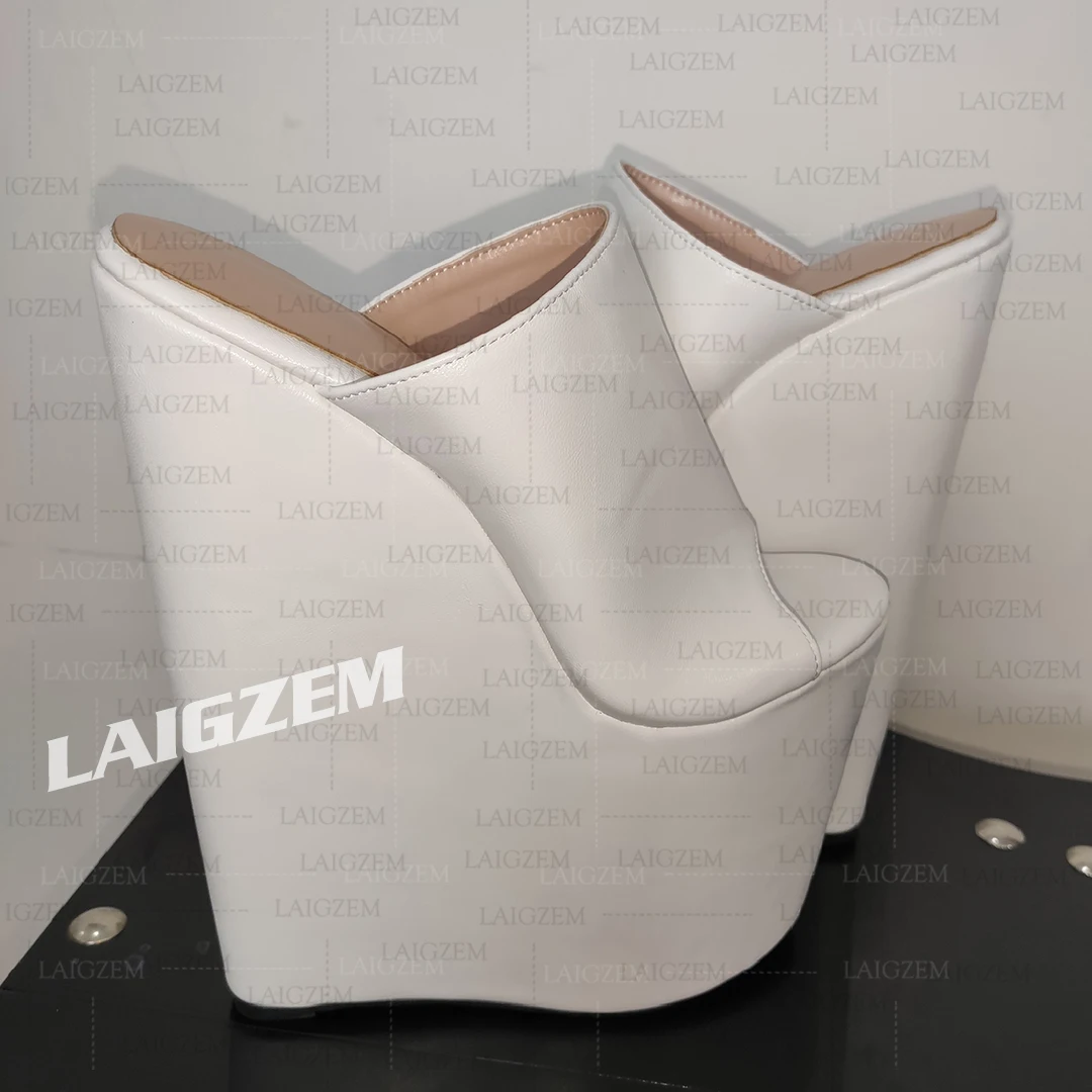 LAIGZEM Women Pumps 22CM Super High Heels Wedges Peep Toe Mules Height Increase Ladies Club Shoes Woman Large Size 38 41 43 48
LAIGZEM Women Pumps 22CM Super High Heels Wedges Peep Toe Mules Height Increase Ladies Club Shoes Woman Large Size 38 41 43 48