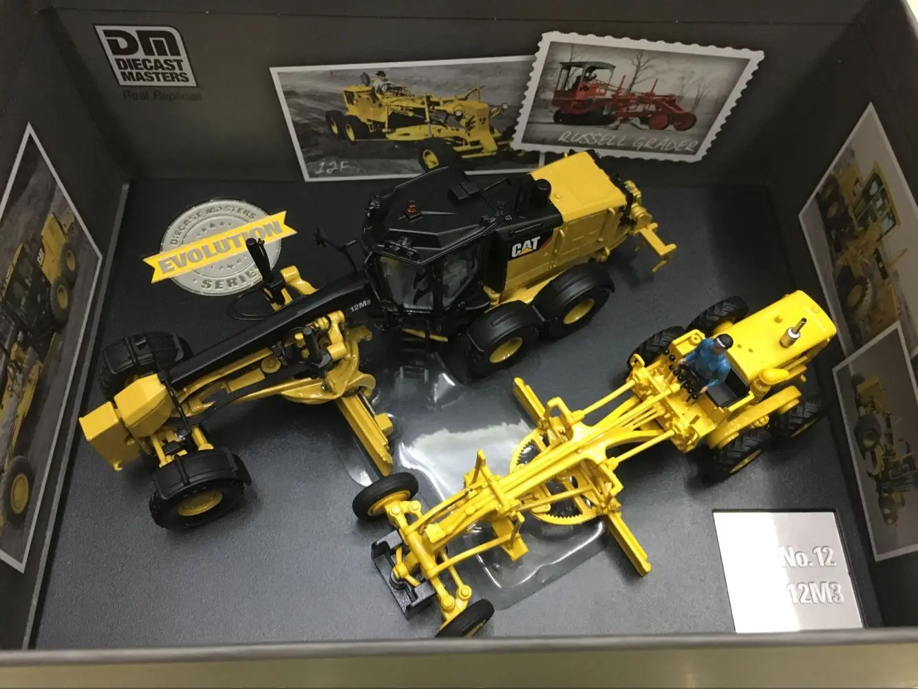 1/50 Scale Alloy Toy Engineering Model No.12 + 12M3 Motor Excavator Boy's Birthday Gift Scene Decoration D-M 85560
1/50 Scale Alloy Toy Engineering Model No.12 + 12M3 Motor Excavator Boy's Birthday Gift Scene Decoration D-M 85560