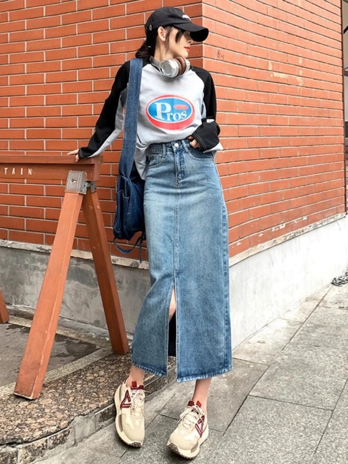 High Waist Straight Leg Denim Skirt Korean Style Spring Summer New Arrival Slimming Split Design Women's Fashion Half-length ...
High Waist Straight Leg Denim Skirt Korean Style Spring Summer New Arrival Slimming Split Design Women's Fashion Half-length ...
