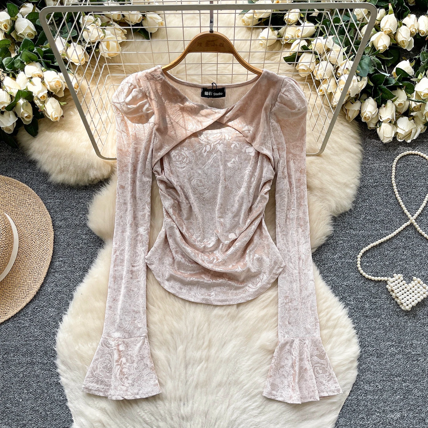 Sexy long sleeve hollow out velour slim Tanks Chic Women Party Top Y2k High Street women clothing
Sexy long sleeve hollow out velour slim Tanks Chic Women Party Top Y2k High Street women clothing