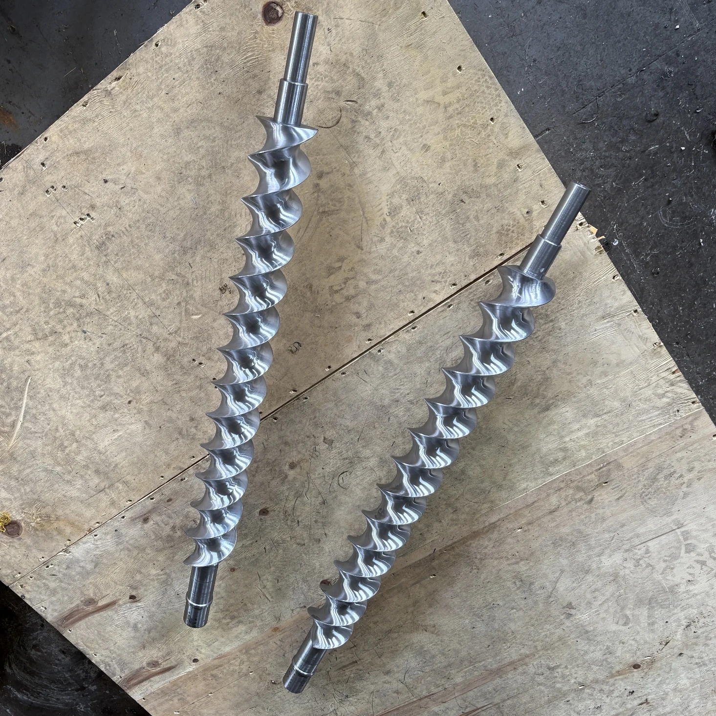 SKR Feed Screw Shaft Reduces Fiber Fracture WPC Production 38crmoala Extruder Screw Shaft Rubber Recovery and Compounding
SKR Feed Screw Shaft Reduces Fiber Fracture WPC Production 38crmoala Extruder Screw Shaft Rubber Recovery and Compounding