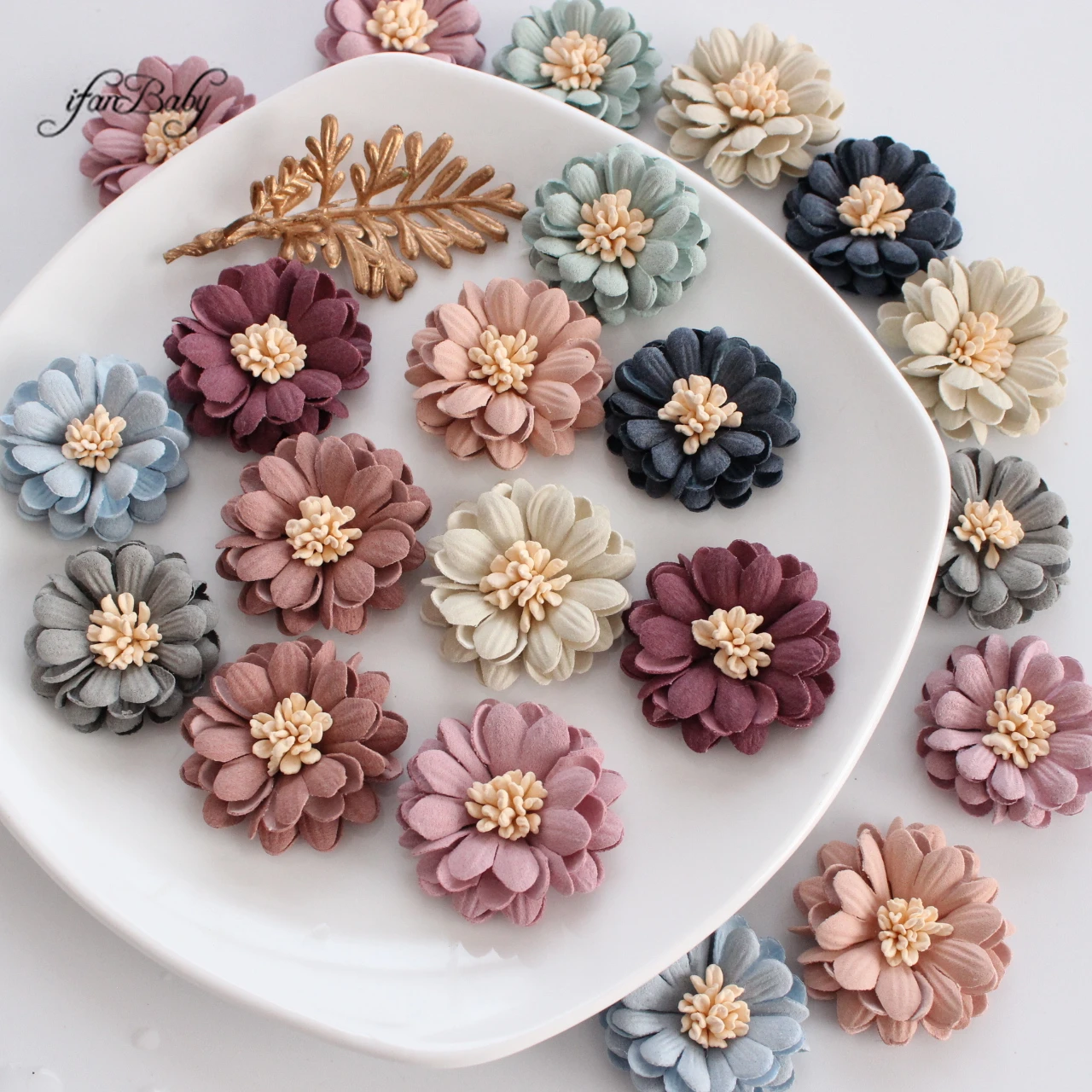 Декоративный 3D цветок ручной работы 4 см, цветок из синтетической кожи с тичинкой, CRAFT, аппликации для волос, украшения, искусственные цветы 
Декоративный 3D цветок ручной работы 4 см, цветок из синтетической кожи с тичинкой, CRAFT, аппликации для волос, украшения, искусственные цветы