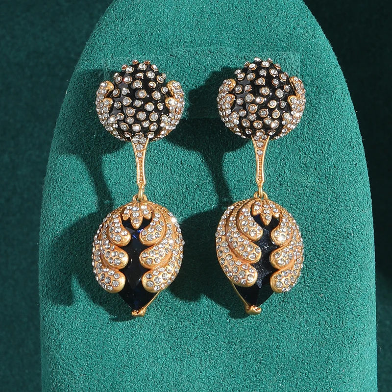 Luxury Gothic Crystal Feather Drop Earrings Rhinestones Dangle Gold Color For Woman Long Charm Vintage Jewelry 2025 Trending New
Luxury Gothic Crystal Feather Drop Earrings Rhinestones Dangle Gold Color For Woman Long Charm Vintage Jewelry 2025 Trending New