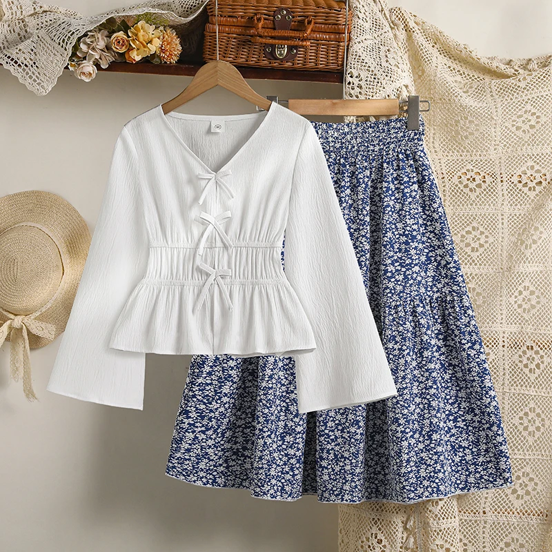 Girls 8-12 Fashion Outfit, V-Neck Flare Sleeve Blouse & Elastic Waist Ditsy Floral Skirt, Elegant and Versatile for School Daily
Girls 8-12 Fashion Outfit, V-Neck Flare Sleeve Blouse & Elastic Waist Ditsy Floral Skirt, Elegant and Versatile for School Daily