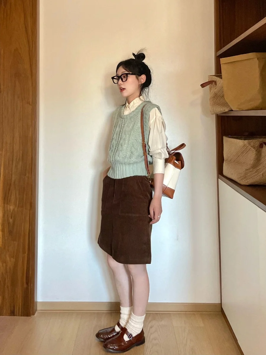 American Retro Corduroy Embroidered High Waist Pure Cotton A-Line Skirt Women's Spring Autumn Thickened Half-length Skirts
American Retro Corduroy Embroidered High Waist Pure Cotton A-Line Skirt Women's Spring Autumn Thickened Half-length Skirts