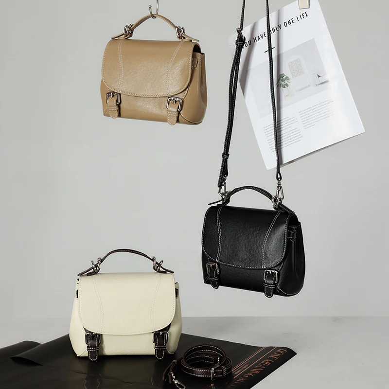 Women's Daily Fashion Genuine Leather Baseball Postman Bag Top Handle Flap Crossbody Purse Contrast Stitching Retro Handbag
Women's Daily Fashion Genuine Leather Baseball Postman Bag Top Handle Flap Crossbody Purse Contrast Stitching Retro Handbag