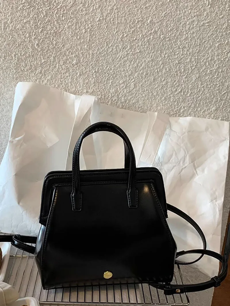 Women's Vintage Oil Wax Leather Black Backpack Korean Autumn Winter New Trendy Handbag Student School Class Fashion Shoulder Bag
Women's Vintage Oil Wax Leather Black Backpack Korean Autumn Winter New Trendy Handbag Student School Class Fashion Shoulder Bag