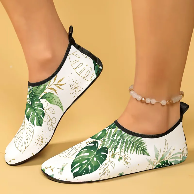 1 Pair Women Tropical Green Plant Gold Foil Sandals, Non-slip Soft Sole Slippers, Breathable Summer Beach Pool Daily Shoes
1 Pair Women Tropical Green Plant Gold Foil Sandals, Non-slip Soft Sole Slippers, Breathable Summer Beach Pool Daily Shoes
