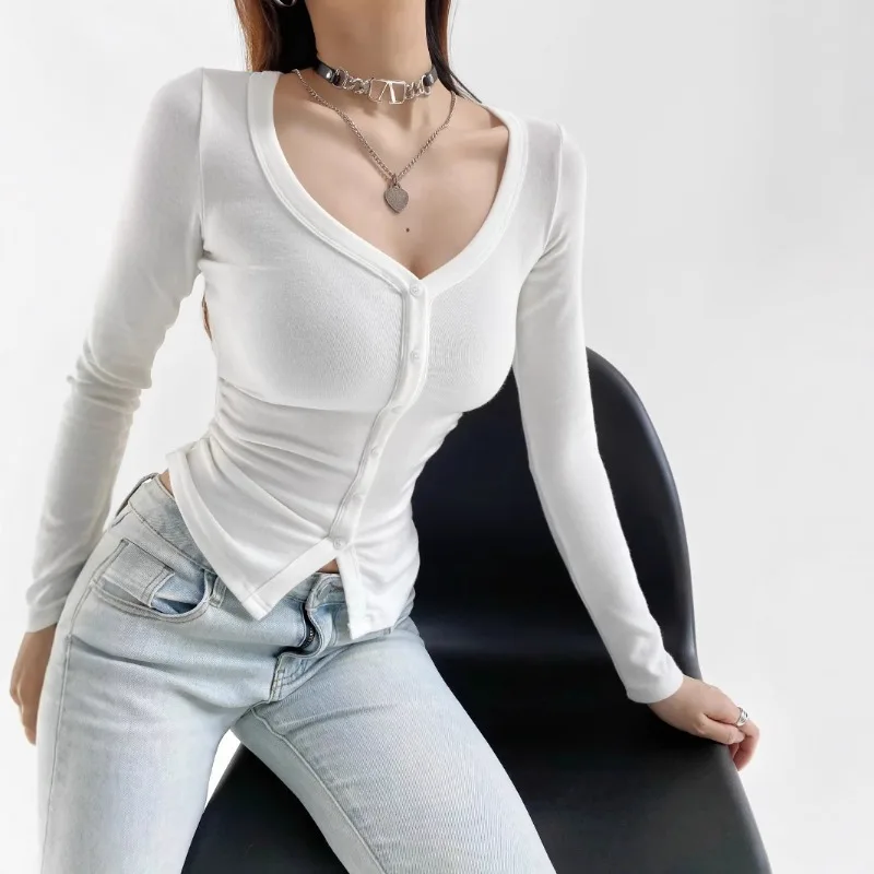 The New V-neck Button Long-sleeved T-shirt for Girls Is A Basic and Versatile Slimming Innerwear with A Base Layer Fashion Sexy
The New V-neck Button Long-sleeved T-shirt for Girls Is A Basic and Versatile Slimming Innerwear with A Base Layer Fashion Sexy