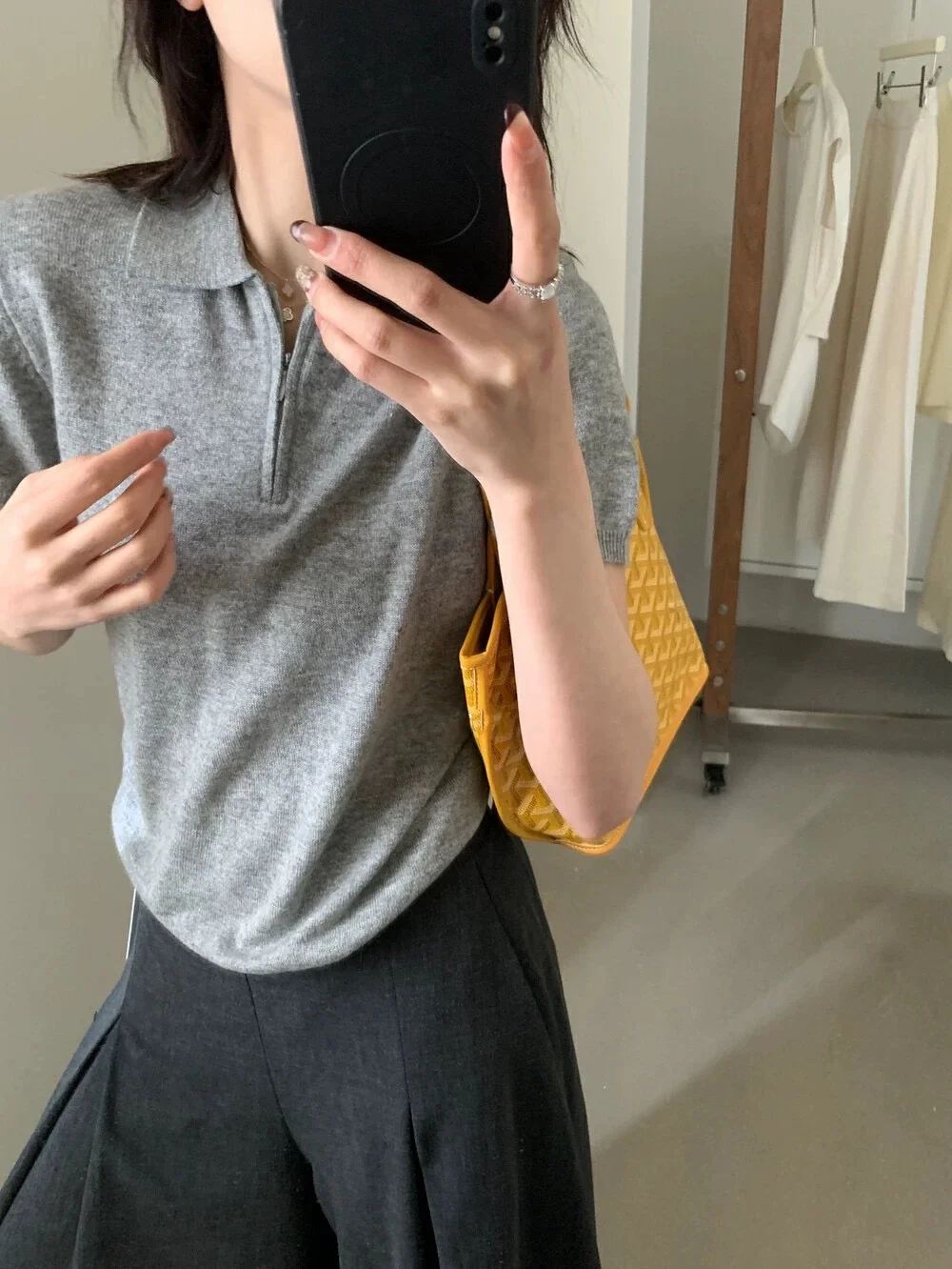 Summer thin short sleeved lapel knit sweater, knitted zipper lapel vest, women's elegant style casual top, short sleeved T-shirt
Summer thin short sleeved lapel knit sweater, knitted zipper lapel vest, women's elegant style casual top, short sleeved T-shirt