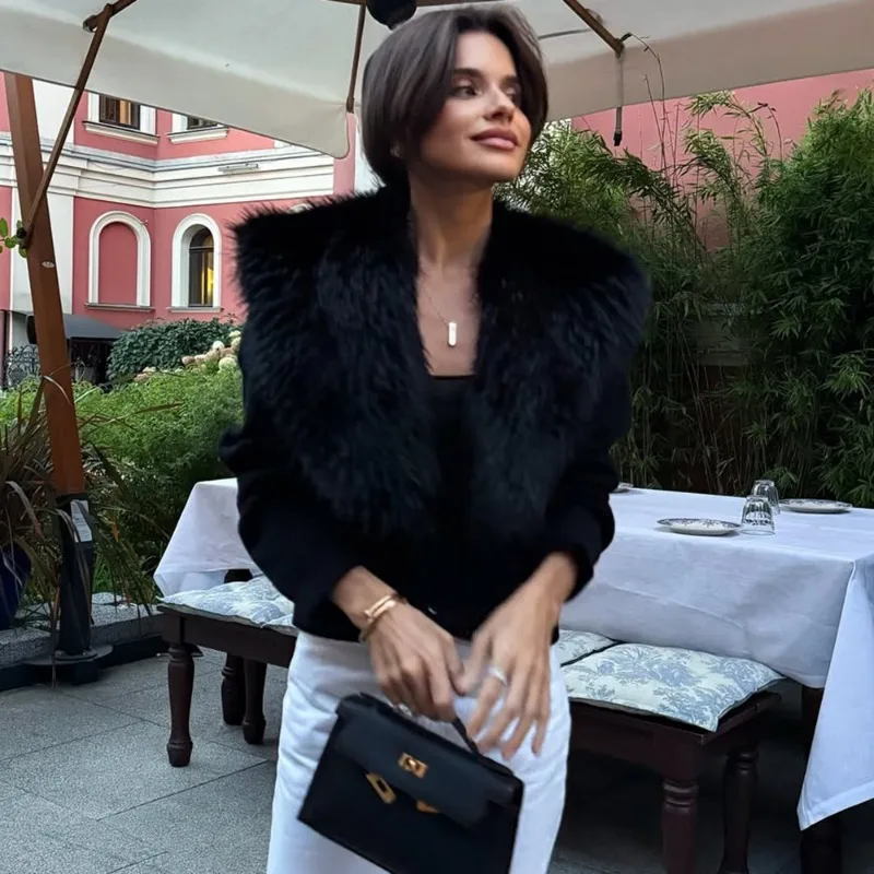 Tuularose Elegant Faux Fur Coats Women's Warm Puffy Slim Long-Sleeve Collared Cardigan Winter Fashion High-Street Women Outwear
Tuularose Elegant Faux Fur Coats Women's Warm Puffy Slim Long-Sleeve Collared Cardigan Winter Fashion High-Street Women Outwear