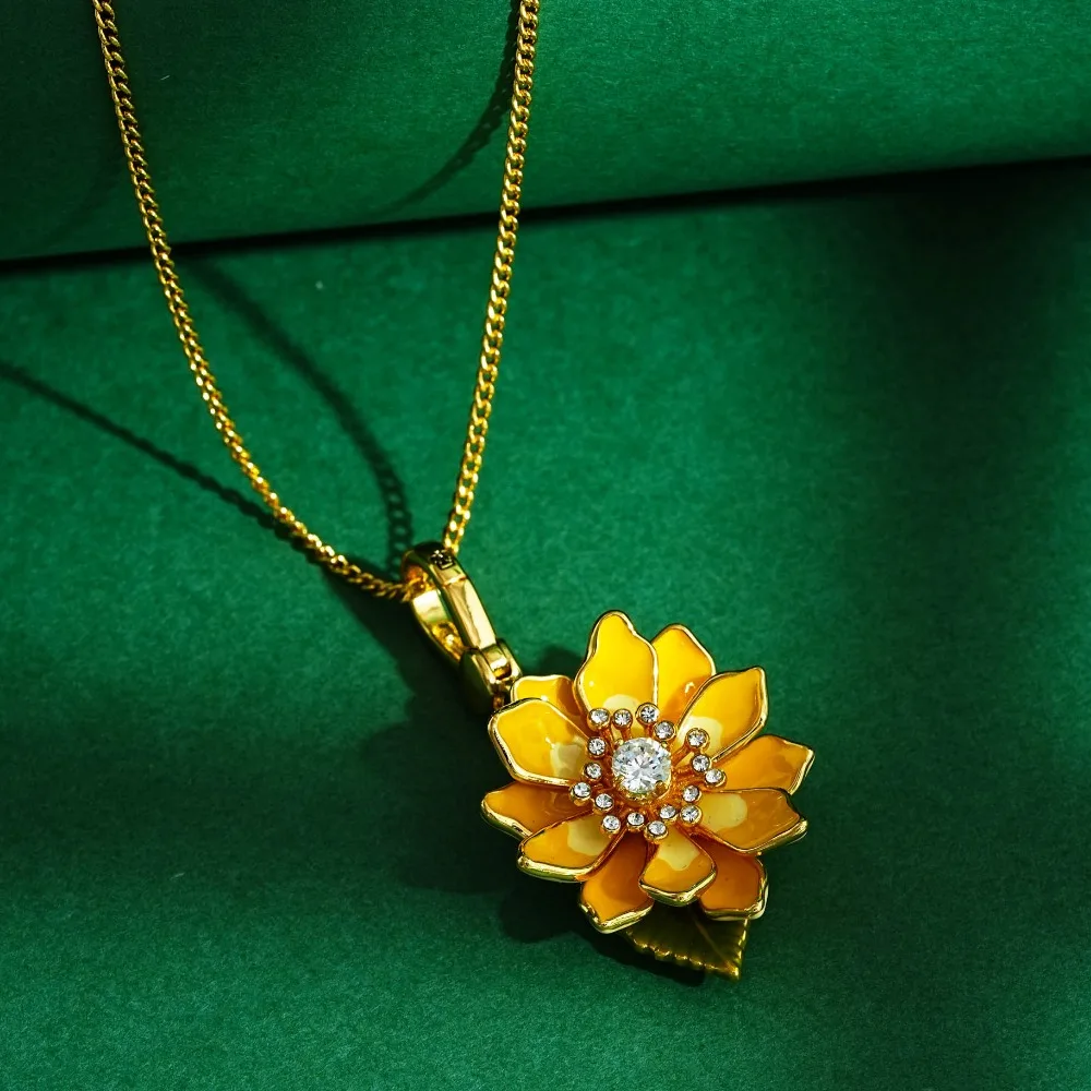3D Rhinestone Inlaid Enamel Bright Yellow Chrysanthemum Pendant Necklace Natural Fresh Style Floral Clavicle Chain Elegant Women
3D Rhinestone Inlaid Enamel Bright Yellow Chrysanthemum Pendant Necklace Natural Fresh Style Floral Clavicle Chain Elegant Women