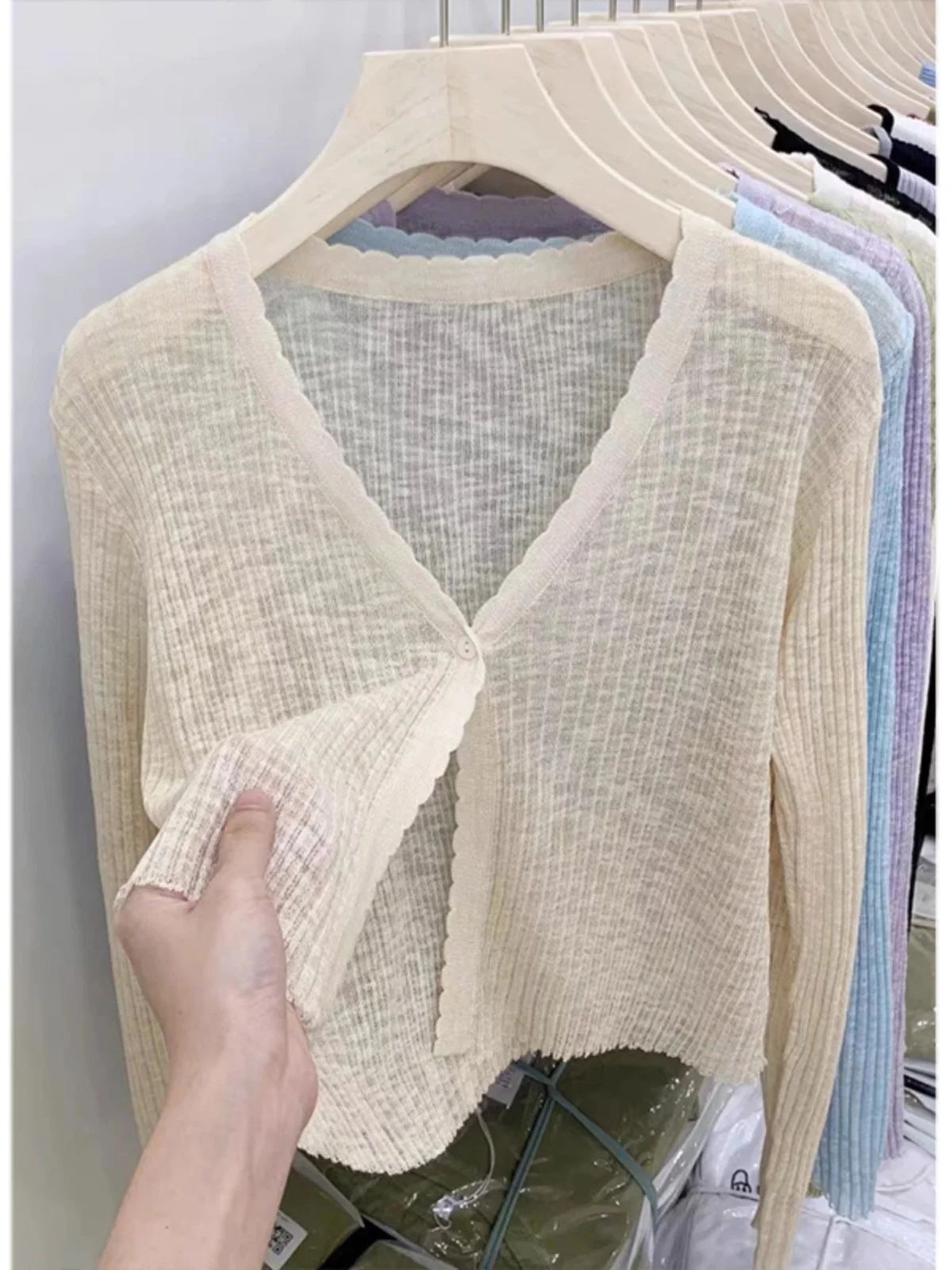 Ice Silk Knitted Cardigan ort Thin Summer New Sle Women's Top Long Sve V-Ne Single Button Pure Color Air Conditioning
Ice Silk Knitted Cardigan ort Thin Summer New Sle Women's Top Long Sve V-Ne Single Button Pure Color Air Conditioning