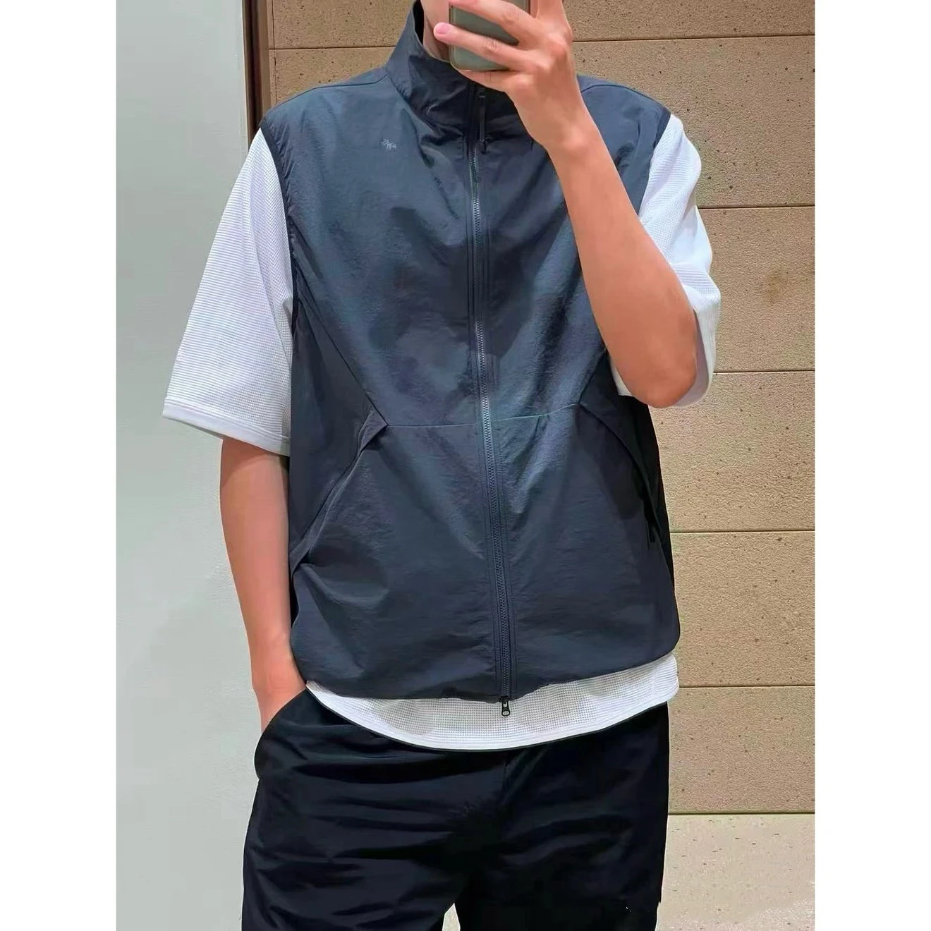 GDW 0 Series Outdoor Windproof Water-resistant Skin Clothes Stand Collar Vest Fashionable Loose Fit Youthful Style Daily Wear
GDW 0 Series Outdoor Windproof Water-resistant Skin Clothes Stand Collar Vest Fashionable Loose Fit Youthful Style Daily Wear