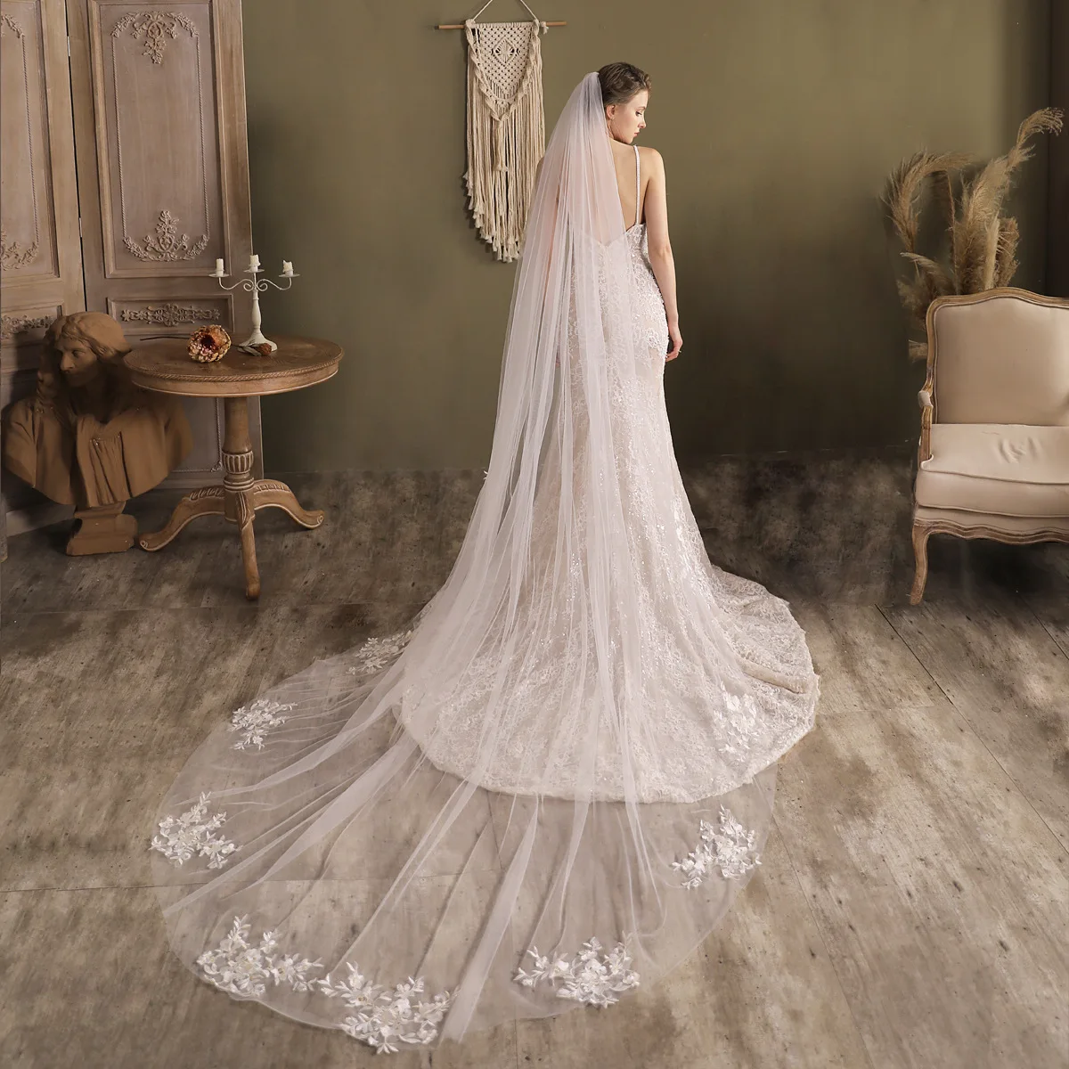 V830 Exquisite Lace Floral Bridal Veil, European and American Style Long Trailing Veil for Church Wedding and Travel Photography
V830 Exquisite Lace Floral Bridal Veil, European and American Style Long Trailing Veil for Church Wedding and Travel Photography