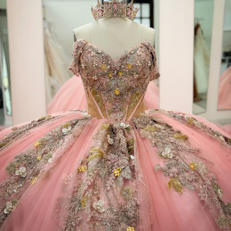 Pink Quinceanera Dress off-shoulder Crystal Glitter 3D Flower Lace Layering Decal Long tail vestidos de 15 Quinceanera Customiz
Pink Quinceanera Dress off-shoulder Crystal Glitter 3D Flower Lace Layering Decal Long tail vestidos de 15 Quinceanera Customiz
