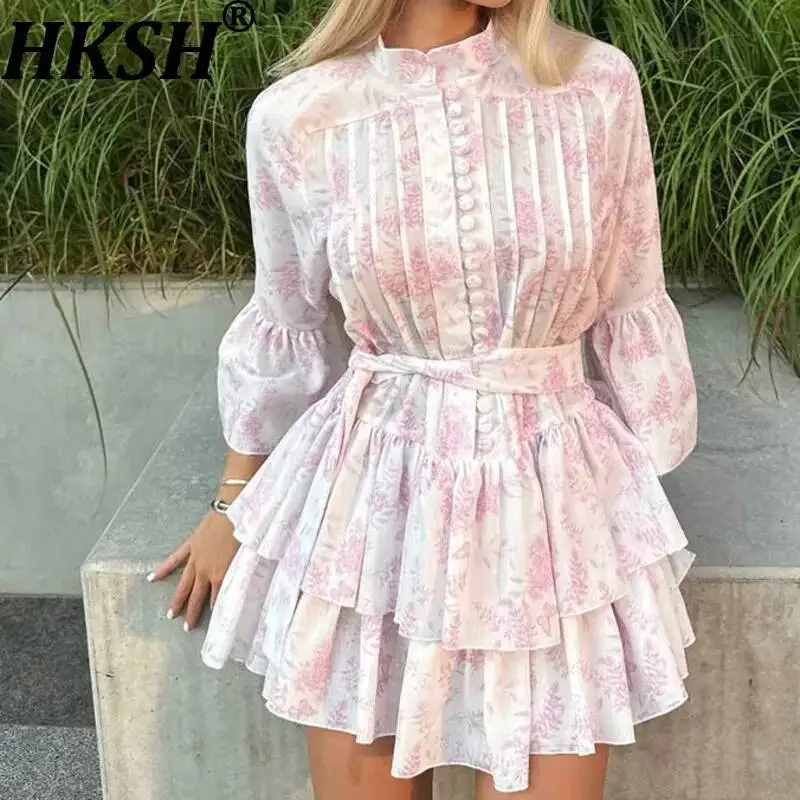 Женское короткое платье HKSH с принтом, оборками по низу, расклешенными рукавами, воротником-стойкой, на одной пуговице, элегантное, милое, повседневное, летнее HK22059
Женское короткое платье HKSH с принтом, оборками по низу, расклешенными рукавами, воротником-стойкой, на одной пуговице, элегантное, милое, повседневное, летнее HK22059