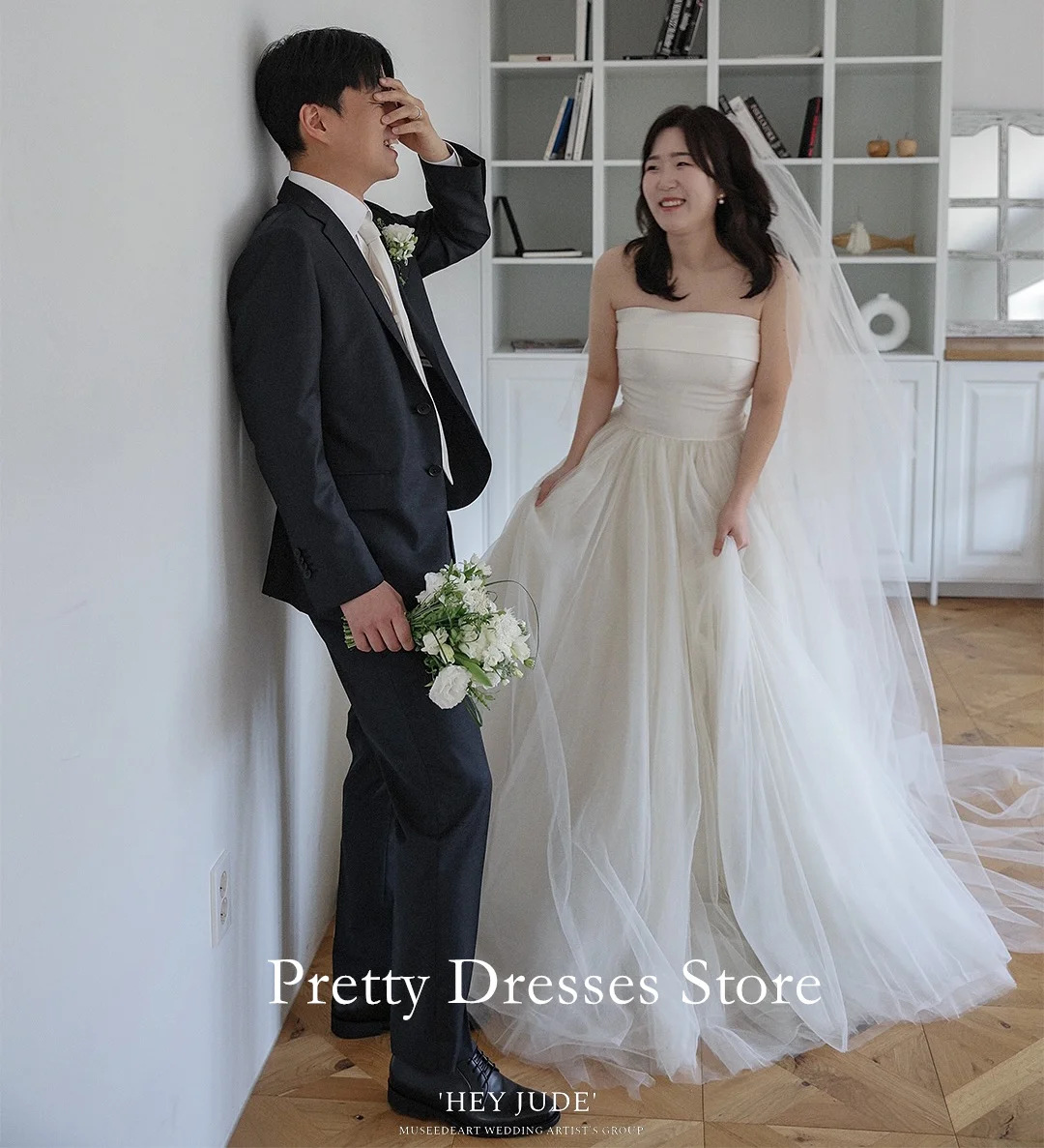 Strapless Tulle Korea Style Garden Customized Wedding Dresses A-Line 프롬드레스 Sleeveless Elegant Bride Growns Party Women
Strapless Tulle Korea Style Garden Customized Wedding Dresses A-Line 프롬드레스 Sleeveless Elegant Bride Growns Party Women