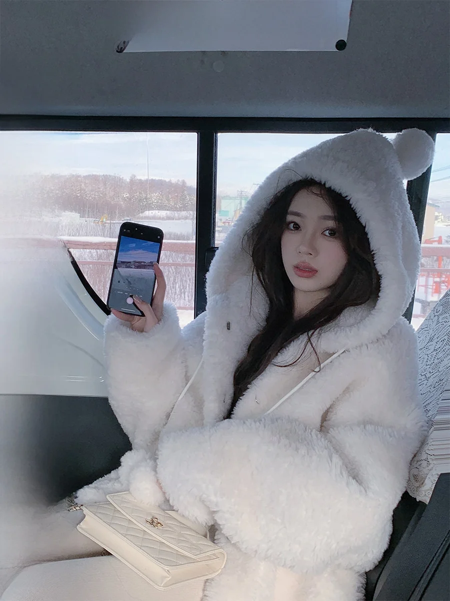 Dearhua Women's Full Lamb Fur Coat Quilted Inner Hooded Long Sleeve Luxury Vintage Style Woolen Leather Jacket Coat
Dearhua Women's Full Lamb Fur Coat Quilted Inner Hooded Long Sleeve Luxury Vintage Style Woolen Leather Jacket Coat