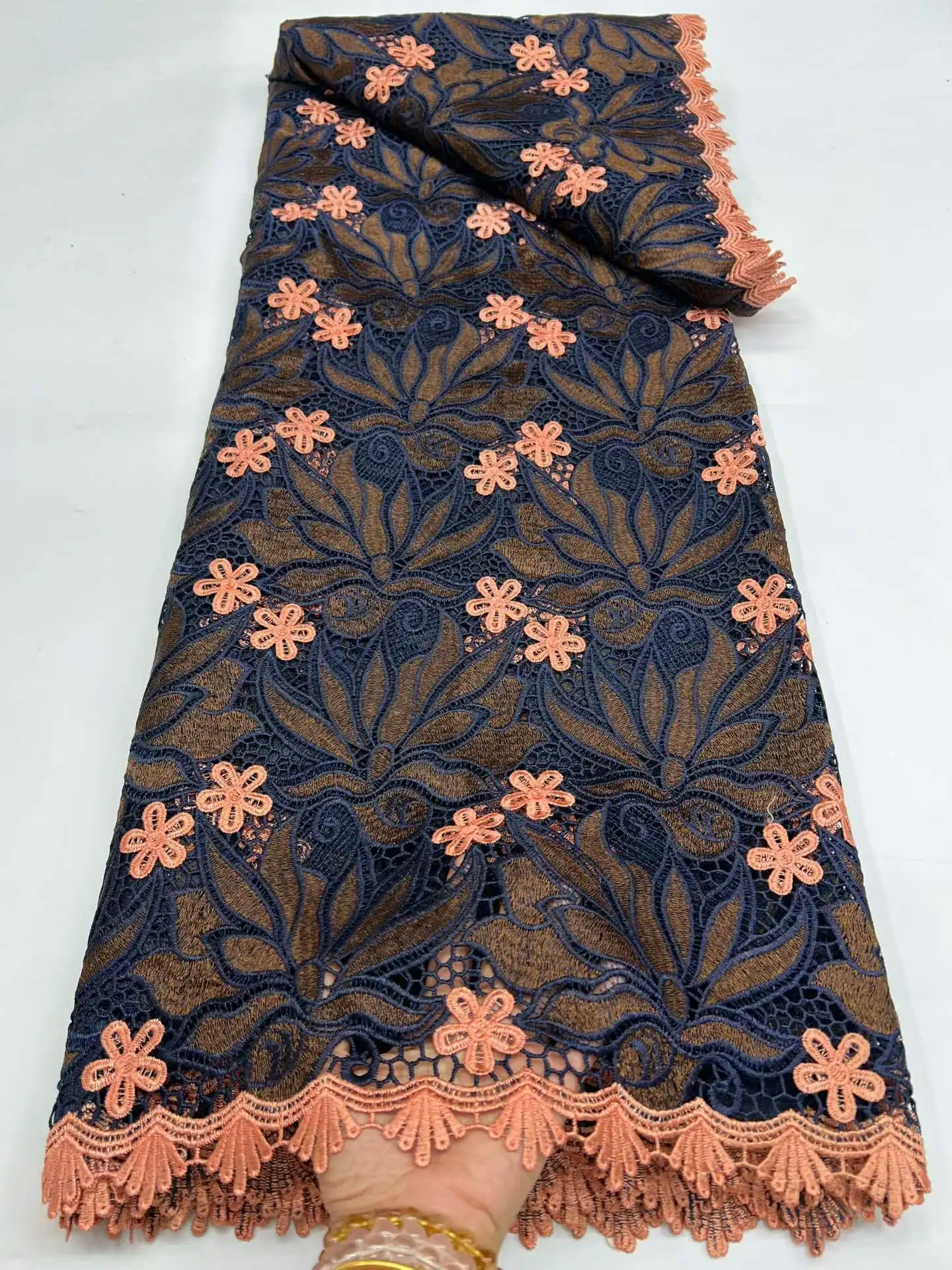 High Quantity Embroidery Lace African Nigerian Guipure Cord Lace Fabric 5 Yards 2026 Latest Mesh Lace for Women Wedding Dresses
High Quantity Embroidery Lace African Nigerian Guipure Cord Lace Fabric 5 Yards 2026 Latest Mesh Lace for Women Wedding Dresses