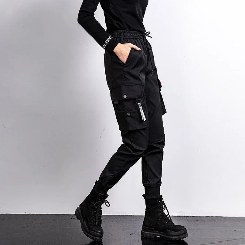 Женские черные брюки-карго, повседневные бегуны, свободные женские брюки в стиле хип-хоп для бойфренда, корейские капри, уличная одежда, женские брюки с карманами
Женские черные брюки-карго, повседневные бегуны, свободные женские брюки в стиле хип-хоп для бойфренда, корейские капри, уличная одежда, женские брюки с карманами