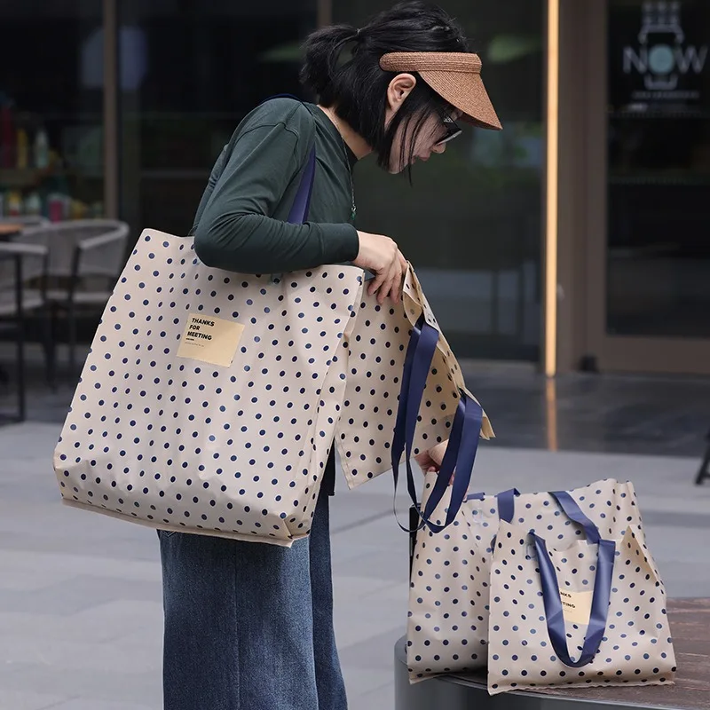 Flaxen Polka Dot High End Frosted Plastic Bag Clothing Store Tote Bags Gift Beige Pink Yellow PE Material Translucent Rectangle
Flaxen Polka Dot High End Frosted Plastic Bag Clothing Store Tote Bags Gift Beige Pink Yellow PE Material Translucent Rectangle
