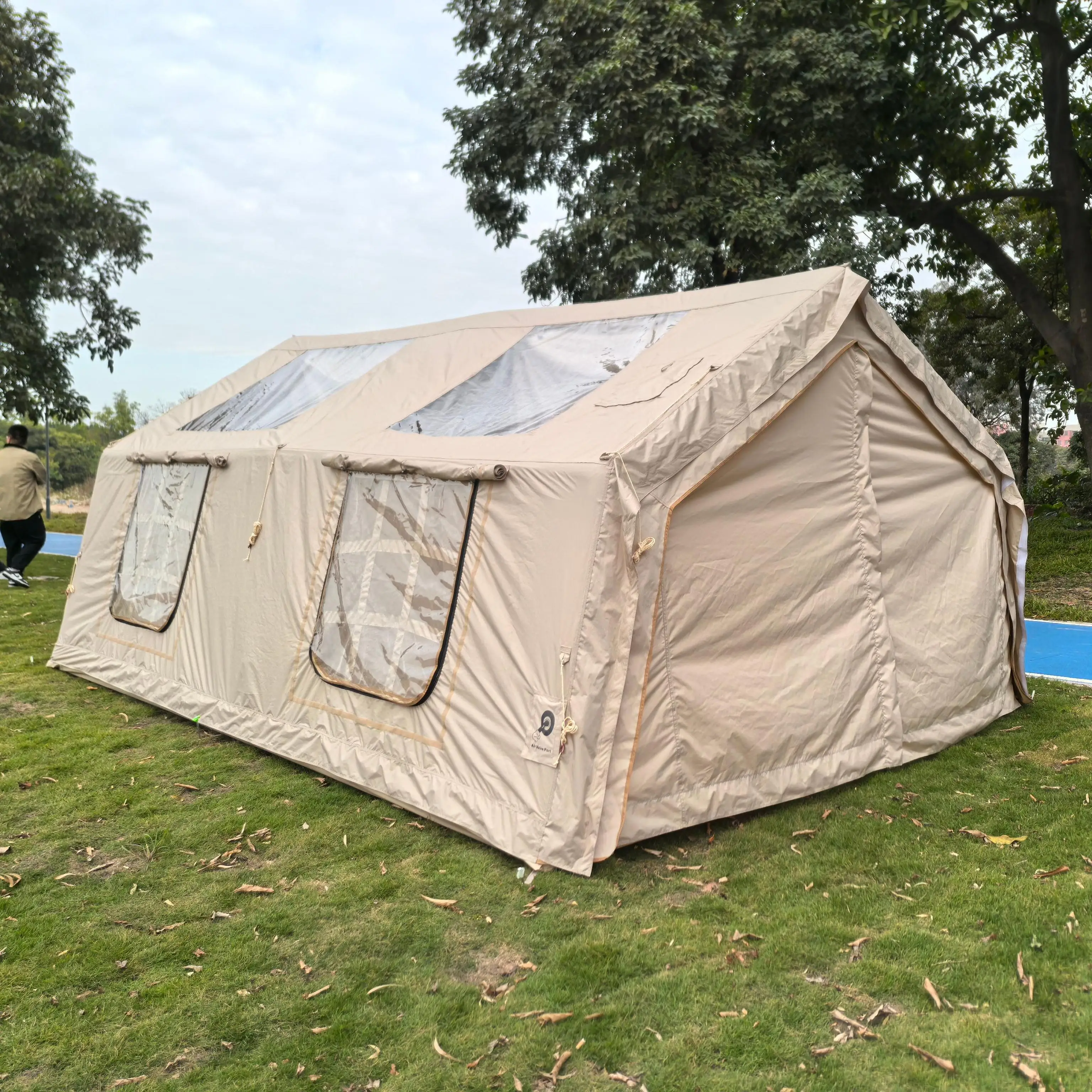 STLFLarge Automatic Four Season Family Inflatable Tent with Air Pump for Glamping Activity and Camping Event
STLFLarge Automatic Four Season Family Inflatable Tent with Air Pump for Glamping Activity and Camping Event