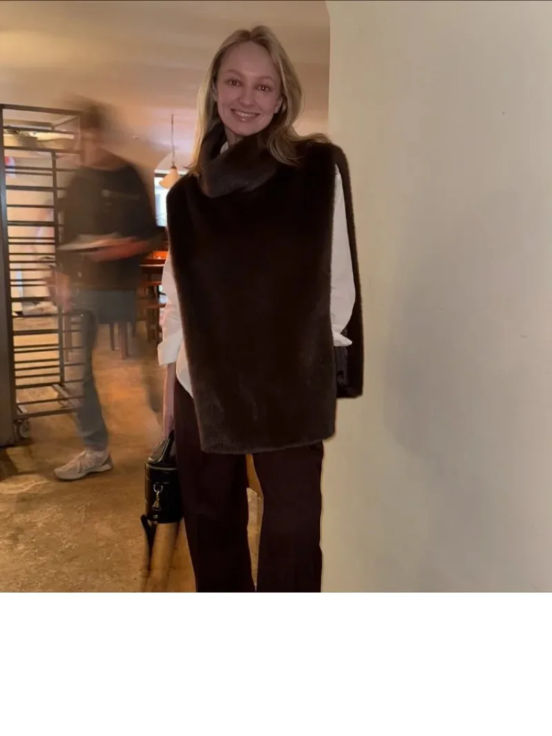 Женские укороченные жилеты из искусственного меха свободного кроя с высоким воротом, ажурные, без рукавов, с поясом, однотонные, осенне-зимние, шикарные, теплые, 2025
Женские укороченные жилеты из искусственного меха свободного кроя с высоким воротом, ажурные, без рукавов, с поясом, однотонные, осенне-зимние, шикарные, теплые, 2025