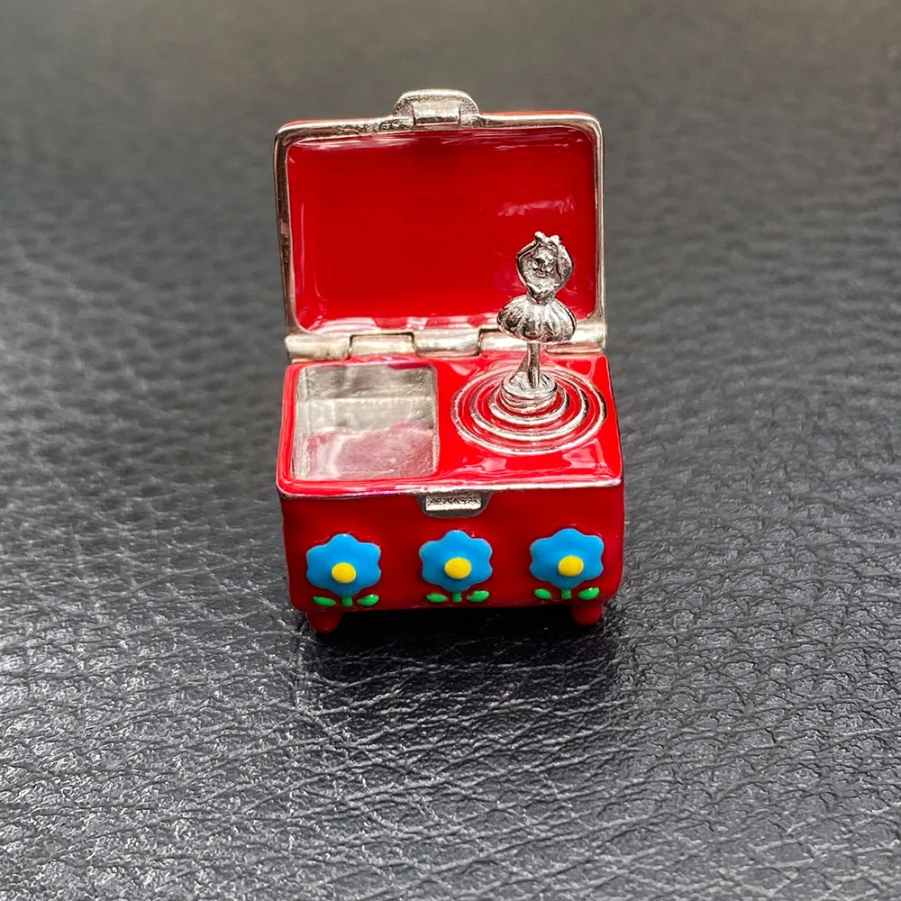 925 Sterling Silver Openable Ballet Music Box With Mini Doll Charm Bead For Bracelet Bangle European Jewelry
925 Sterling Silver Openable Ballet Music Box With Mini Doll Charm Bead For Bracelet Bangle European Jewelry
