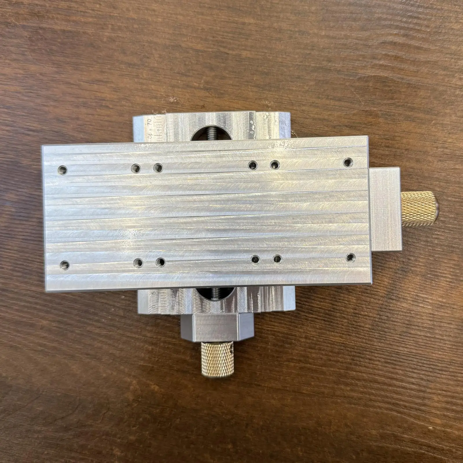 Cross Slide Table, Micro Tuning, Smooth Precision Drill Press Lead Screw Slide,Cross Axis Manual Sliding Stage Translation Stage
Cross Slide Table, Micro Tuning, Smooth Precision Drill Press Lead Screw Slide,Cross Axis Manual Sliding Stage Translation Stage
