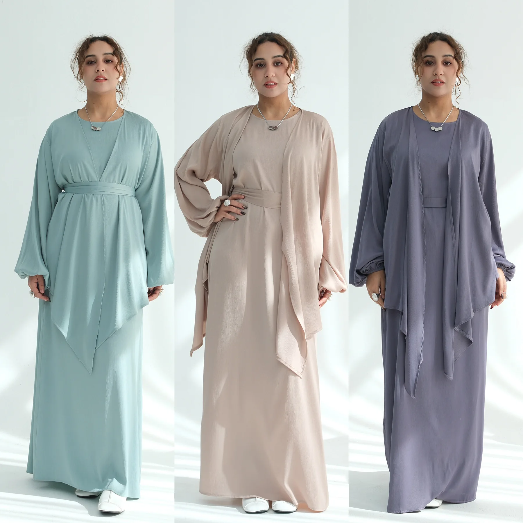 Атласный костюм из двух предметов с морщинами, платье без рукавов и куртка-кардиган, женское мусульманское кимоно Абая, Джалабия, Дубай, кафтан, наряды для Ид
Атласный костюм из двух предметов с морщинами, платье без рукавов и куртка-кардиган, женское мусульманское кимоно Абая, Джалабия, Дубай, кафтан, наряды для Ид